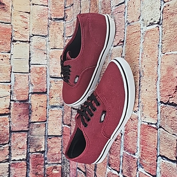 VANS CLASSIC LOWTOP SHOES, WOMANS SIZE 6 GUC - Picture 1 of 11